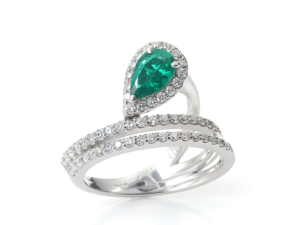 プラチナ エメラルド ダイヤモンド リング 5月の誕生石フェア 通常価格480,000円より10%OFF 令和8年5月31日まで(E0.613ct D0.60ct)