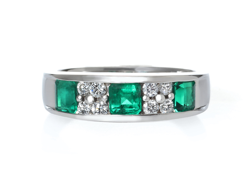 プラチナ エメラルド ダイヤモンド リング 5月の誕生石フェア 通常価格178,000円より10%OFF 令和8年5月31日まで(EM0.97ct D0.23ct)